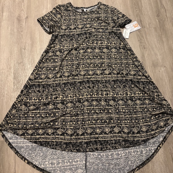 New Lula roe Carly Dress - Picture 1 of 3